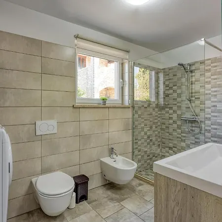 1 Bedroom Pet Friendly In *