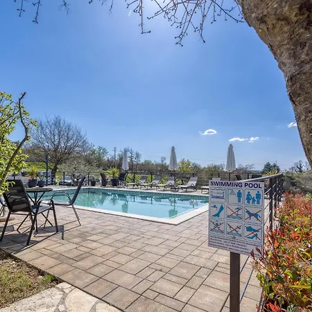1 Bedroom Pet Friendly In *