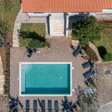 1 Bedroom Pet Friendly In